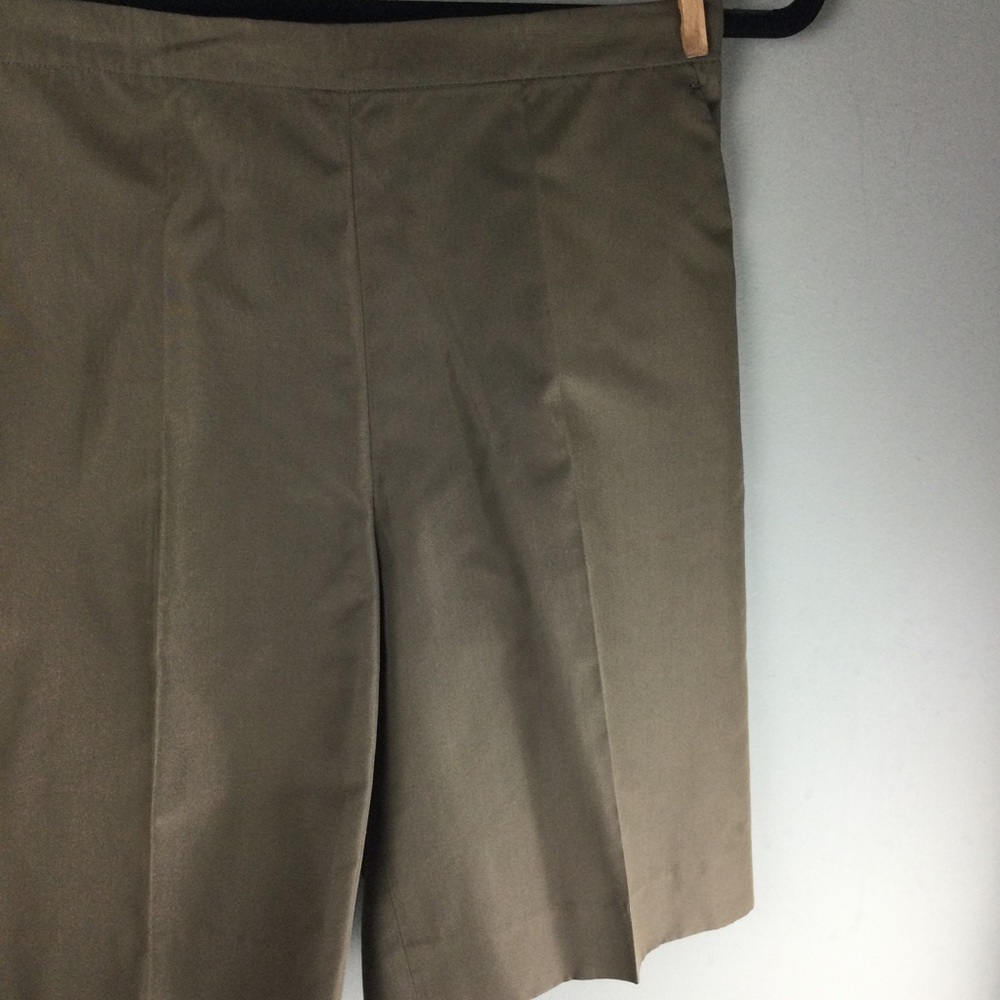 NWT Michael Kors 100% Silk High Rise Creased Front Moss Green 9” Shorts Size 4 - Picture 3 of 9